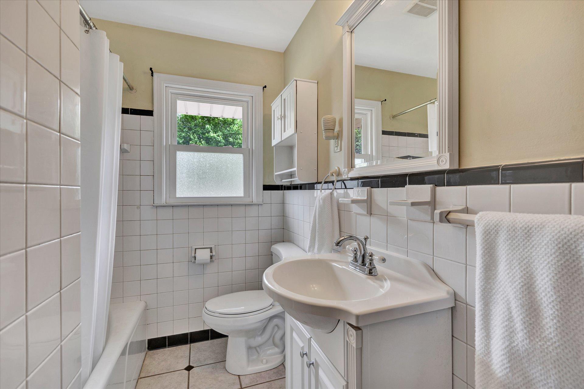 5705 Thornrose Road Roanoke, VA 24012 - Photo 14 of 25 5705 Thornrose 15 full bath