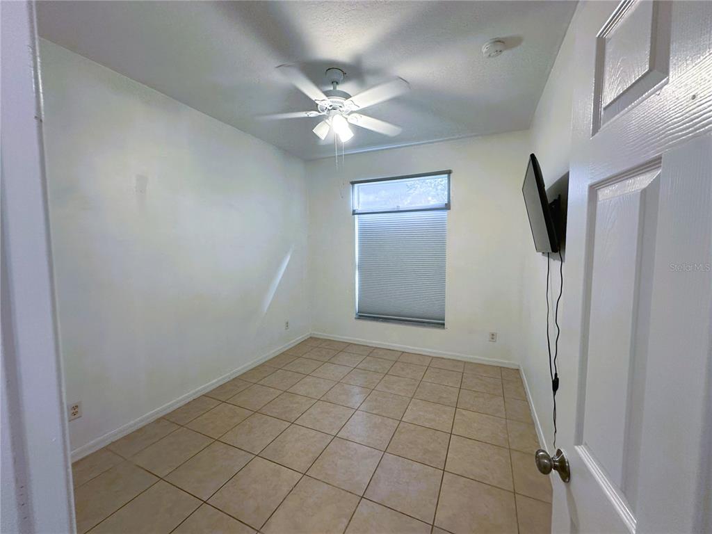 700 Castillo Place St. Cloud, FL 34769 - Photo 23 of 43 a view of a livingroom with a projector and fan