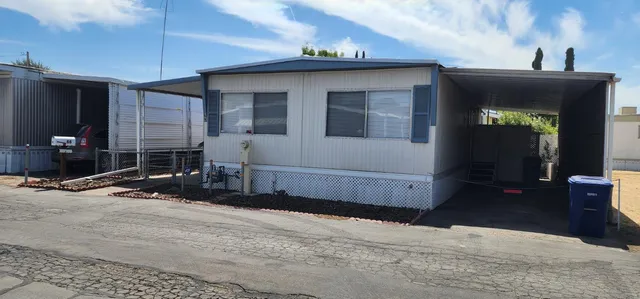 a house view with a outdoor space