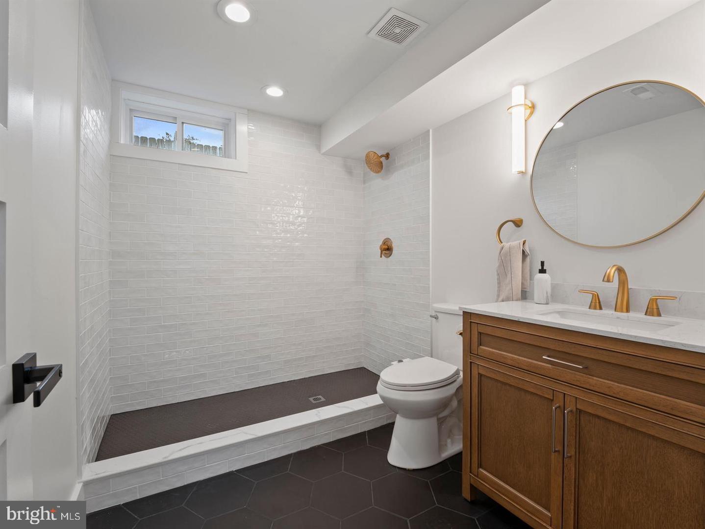 428 Royal Beach Road Pasadena, MD 21122 - Photo 11 of 16 Basement bathroom