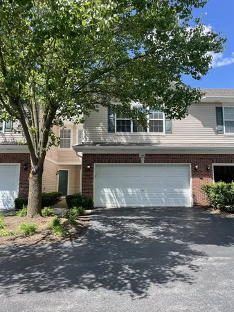$2,400 | 160 Concord Drive South, Unit 160, Oswego, IL 60543