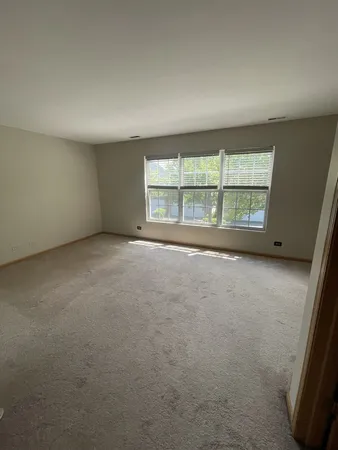 $2,400 | 160 Concord Drive South, Unit 160, Oswego, IL 60543