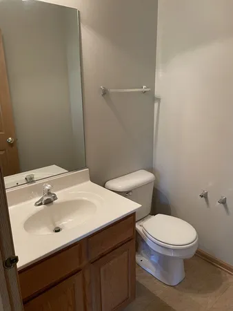 $2,400 | 160 Concord Drive South, Unit 160, Oswego, IL 60543