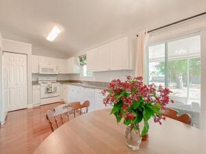 780 2nd Street Southwest Vero Beach, FL 32962 - Photo 17 of 21 a dining hall with a large window and flowers