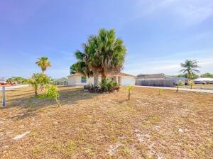 780 2nd Street Southwest Vero Beach, FL 32962 - Photo 9 of 21 a view of a yard