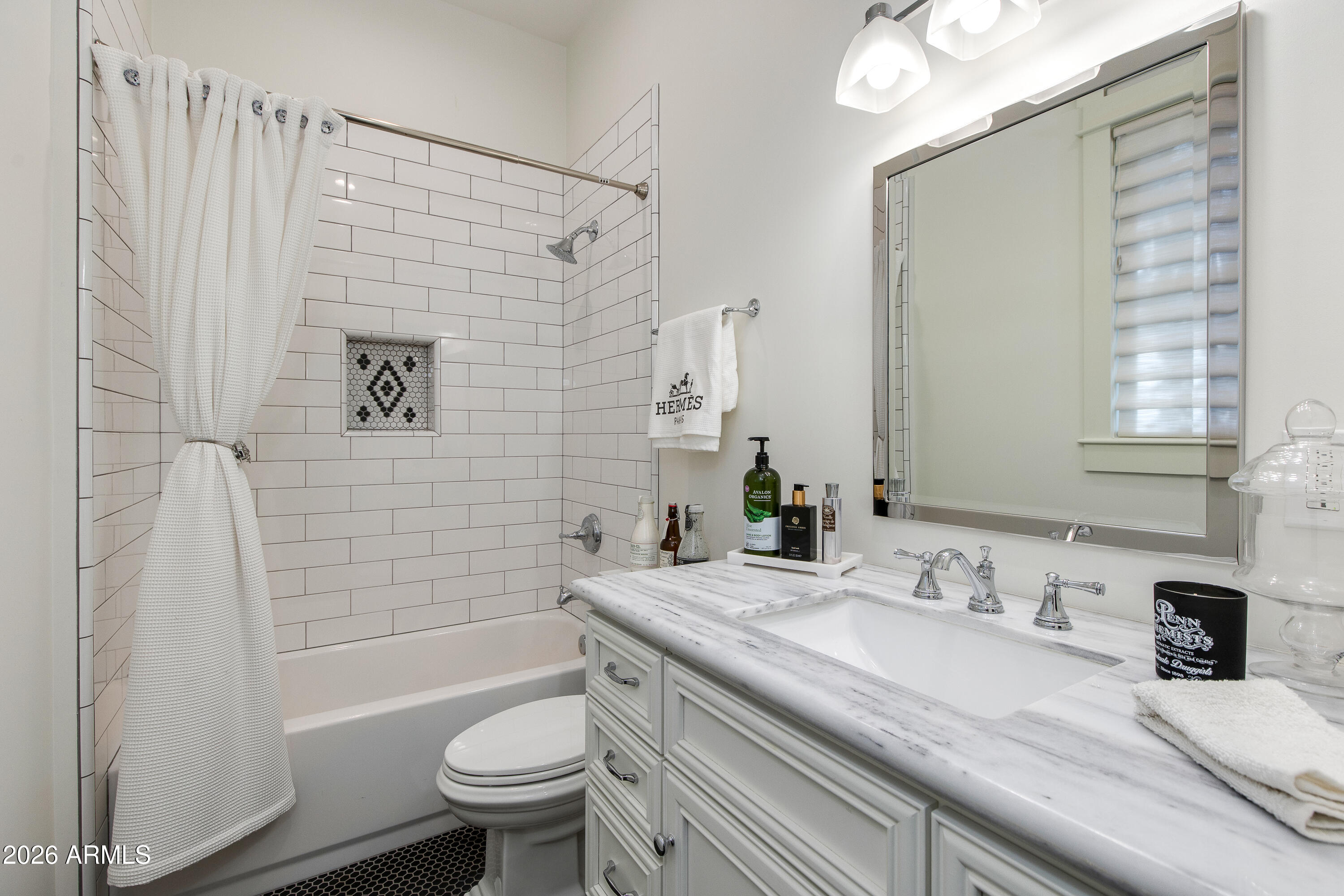 4732 North Dromedary Road Phoenix, AZ 85018 - Photo 29 of 47 Guest bathroom