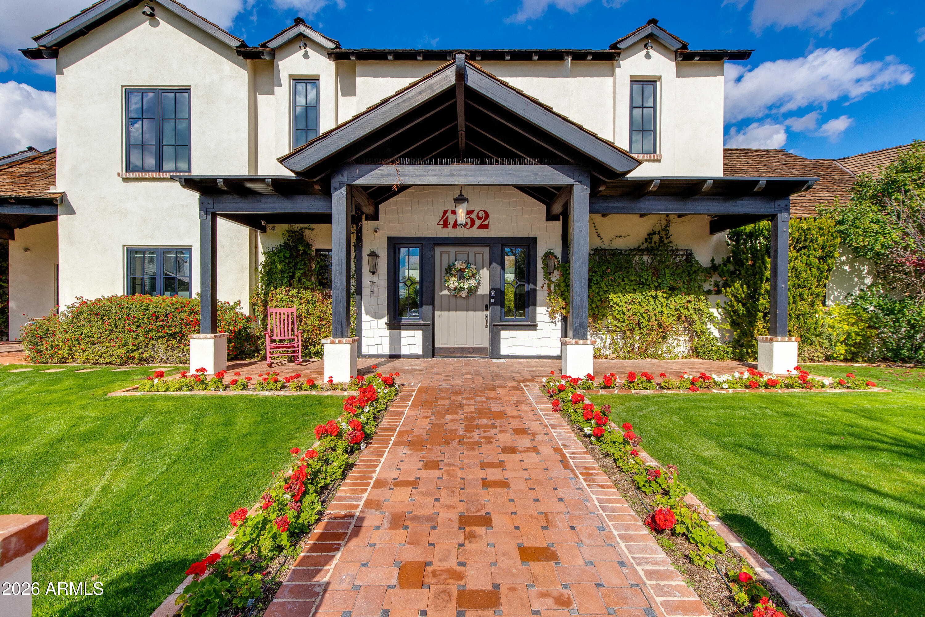 4732 North Dromedary Road Phoenix, AZ 85018 - Photo 3 of 47 It's everything.