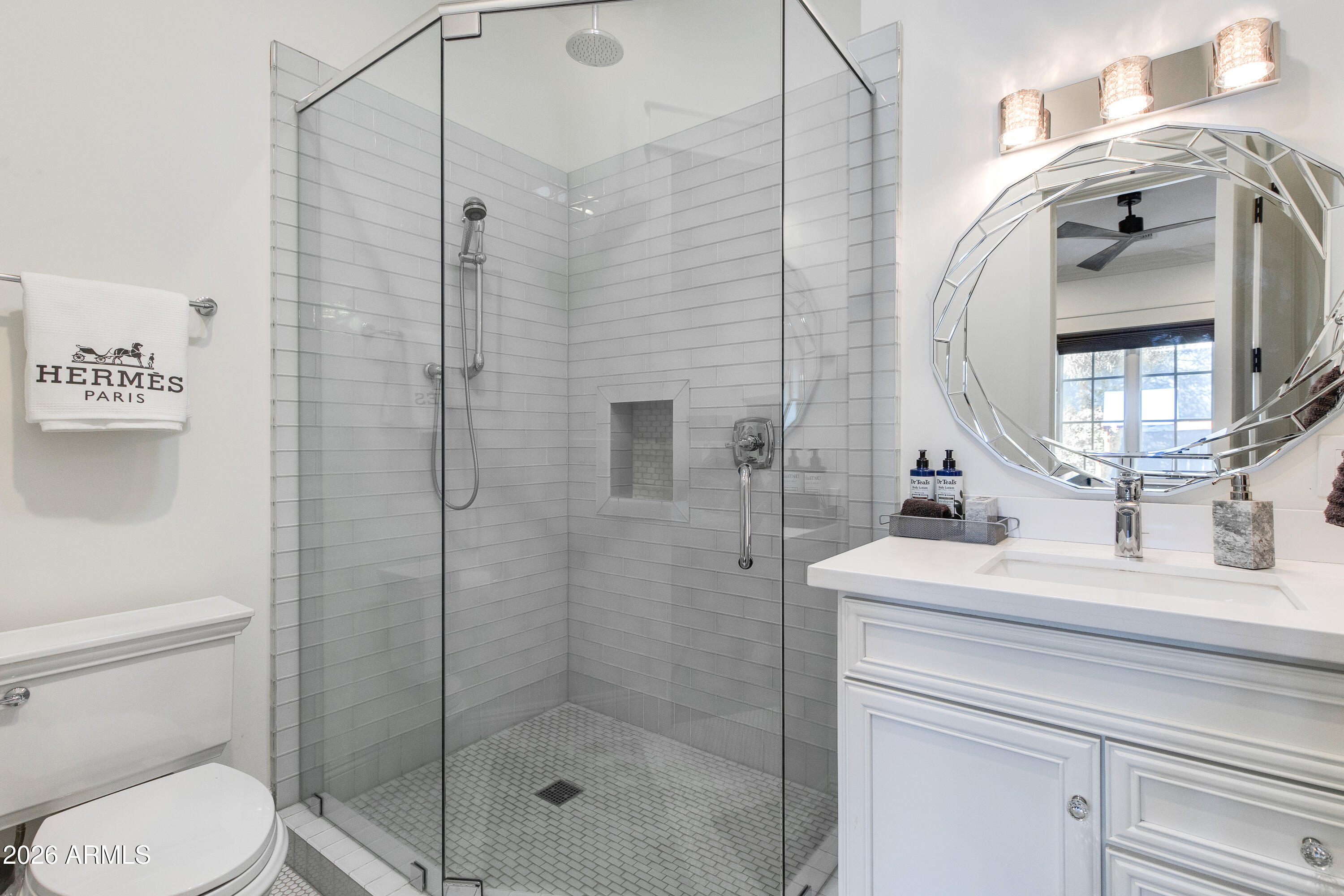 4732 North Dromedary Road Phoenix, AZ 85018 - Photo 31 of 47 Guest bathroom