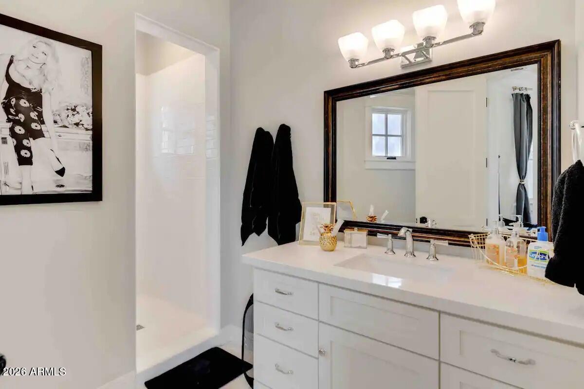 4732 North Dromedary Road Phoenix, AZ 85018 - Photo 44 of 47 Casita bathroom