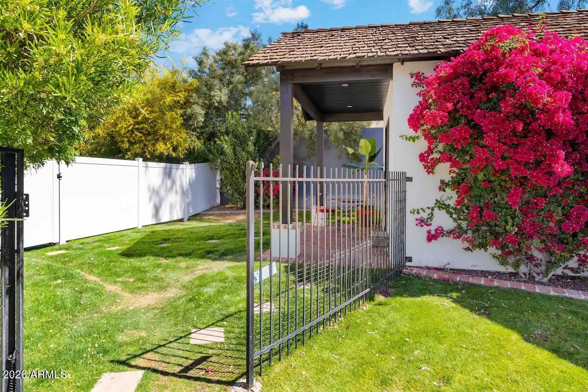 4732 North Dromedary Road Phoenix, AZ 85018 - Photo 47 of 47 Private casita patio