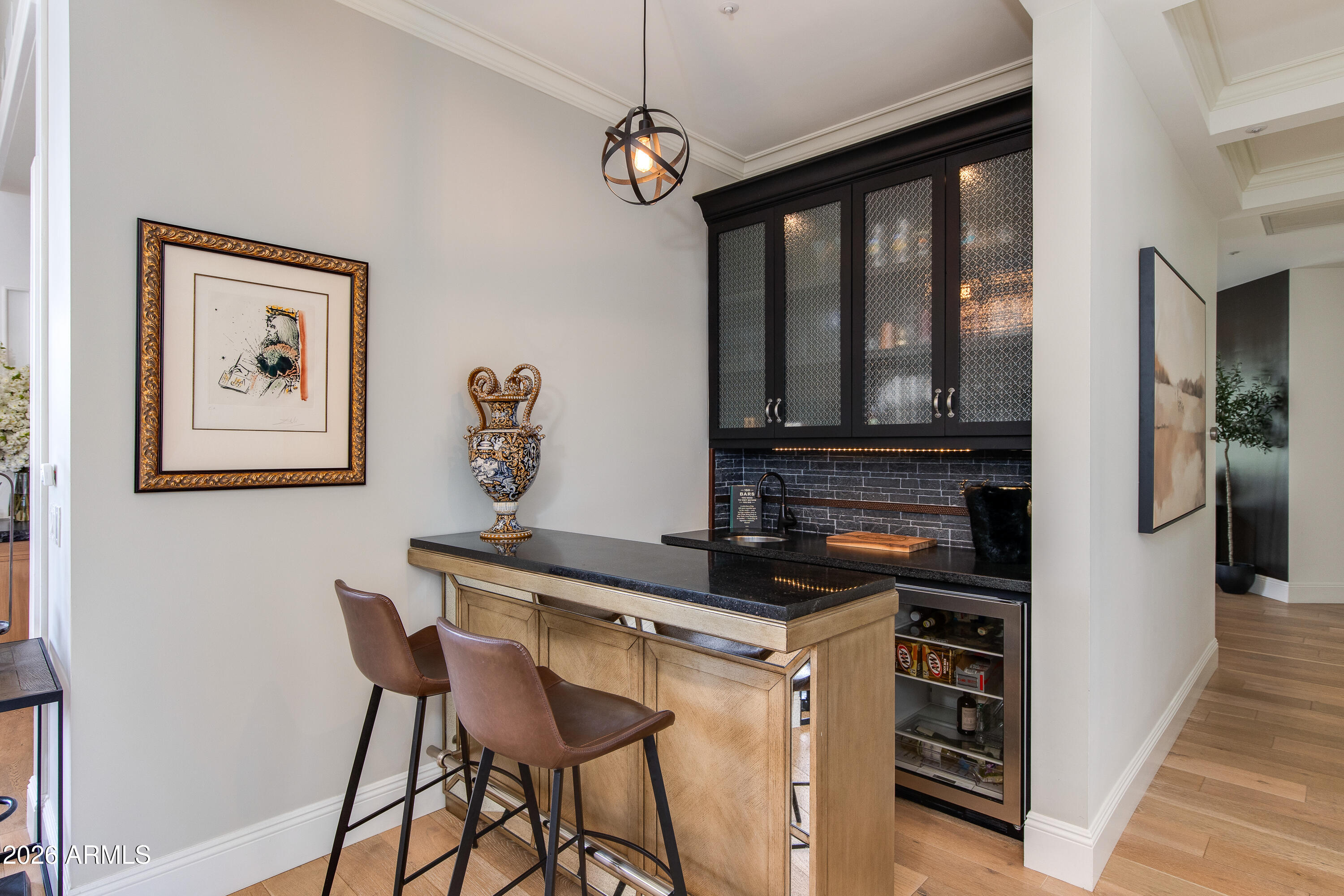 4732 North Dromedary Road Phoenix, AZ 85018 - Photo 9 of 47 Wet bar