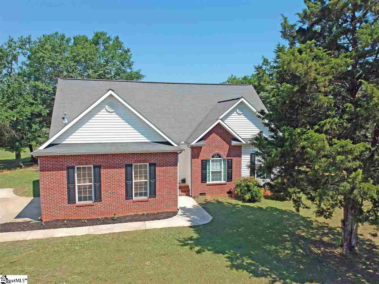 38 Knight Road Gray Court, SC 29645 - Photo 2 of 29