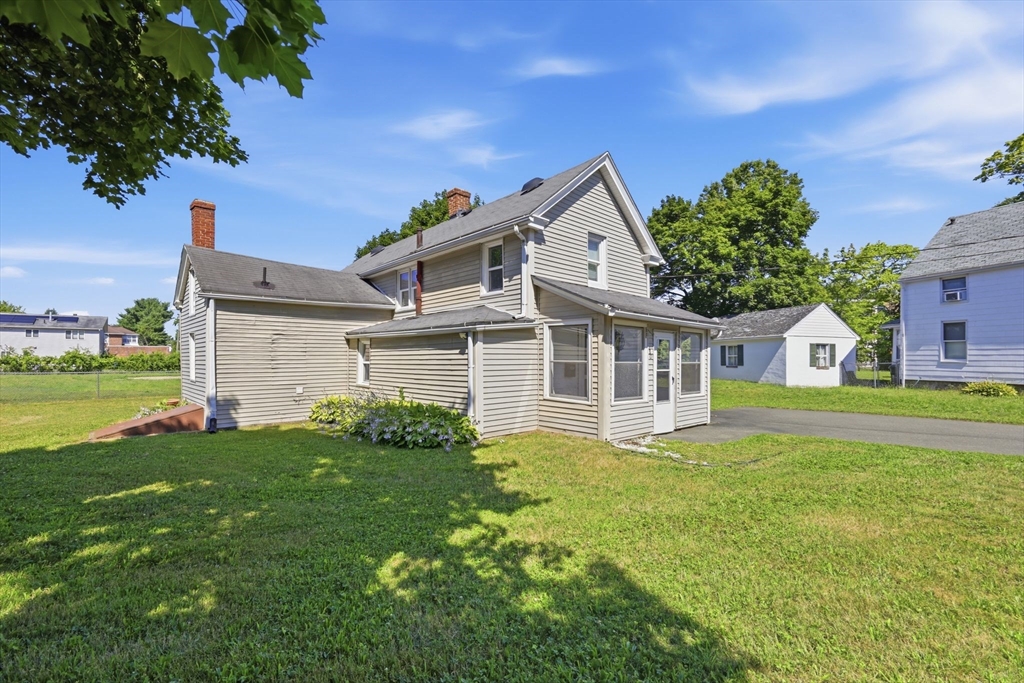 70 Milton Street Springfield, MA 01151 - Photo 4 of 37