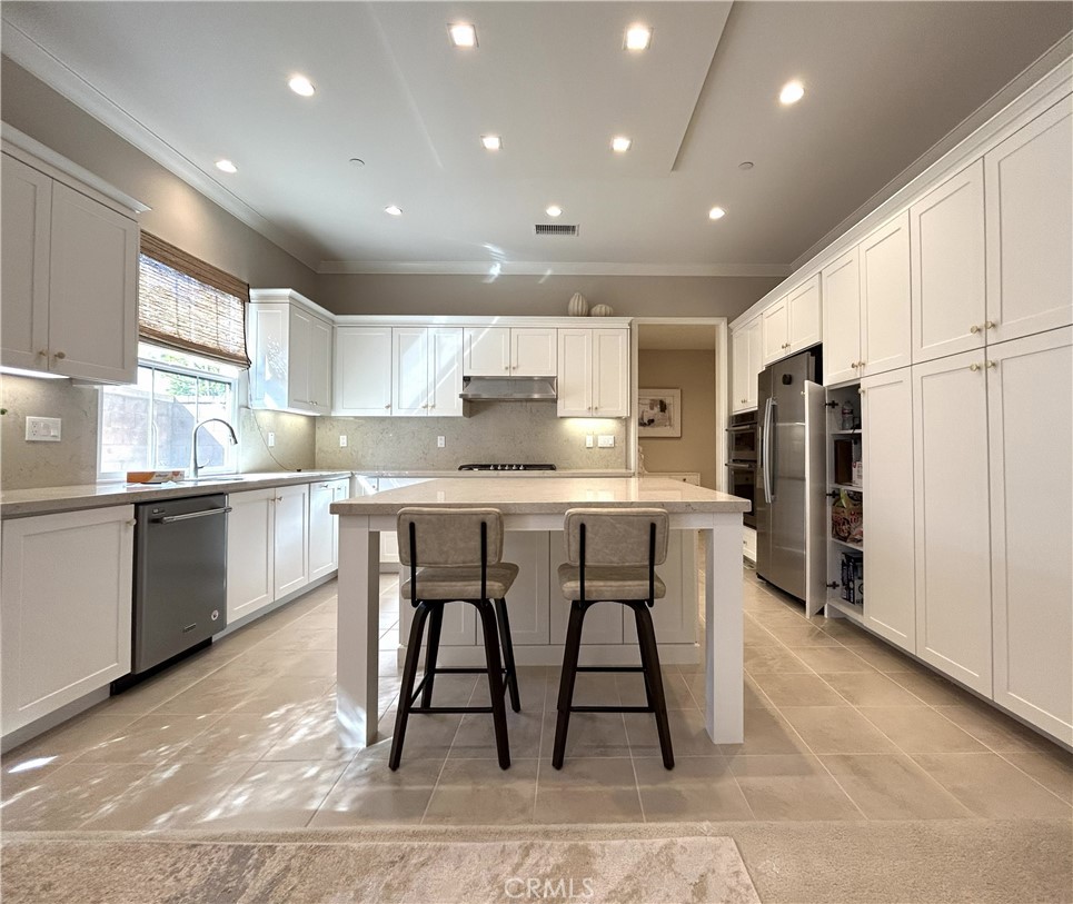 86 Meander Irvine, CA 92620 - Photo 9 of 33