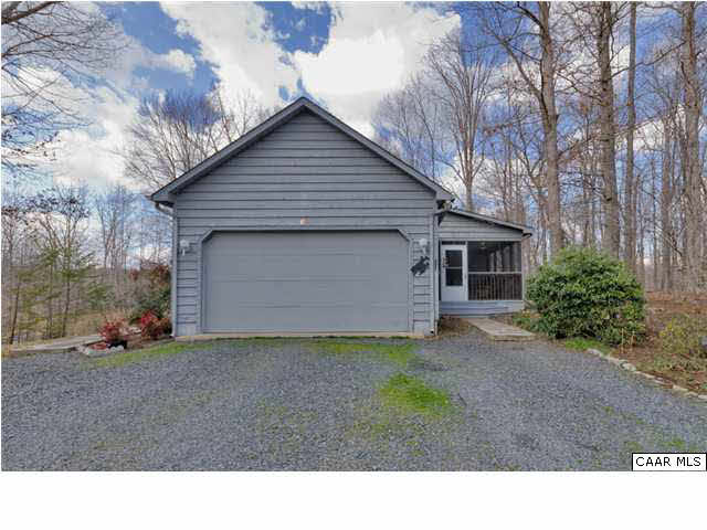 61 Dogleg Road Palmyra, VA 22963 - Photo 6 of 39 a backyard of a house