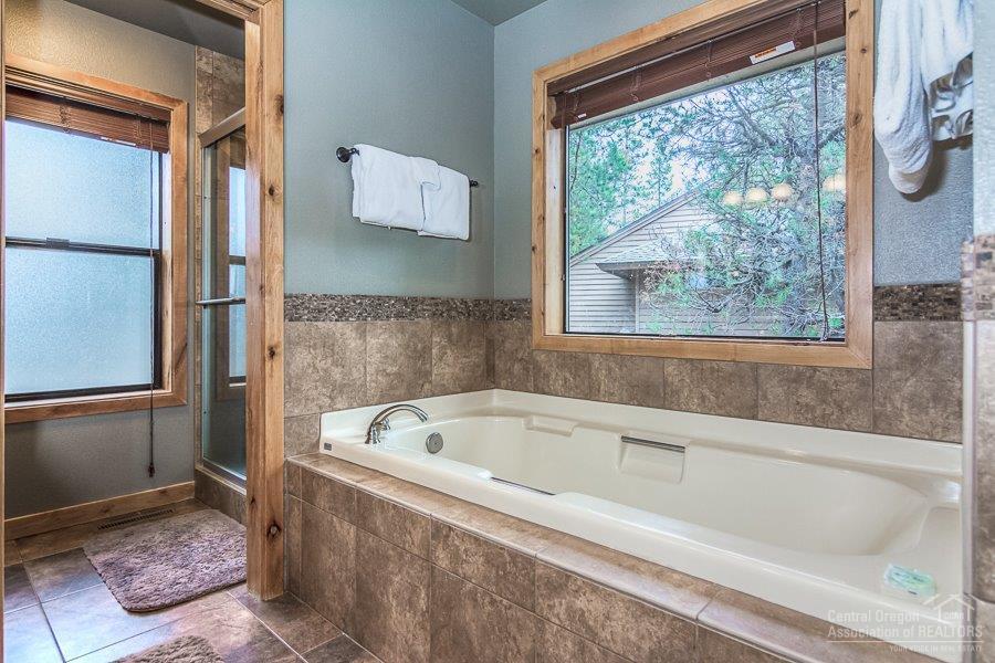 18138 Modoc Lane Sunriver, OR 97707 - Photo 14 of 25 Just add candles and glass of wine...per