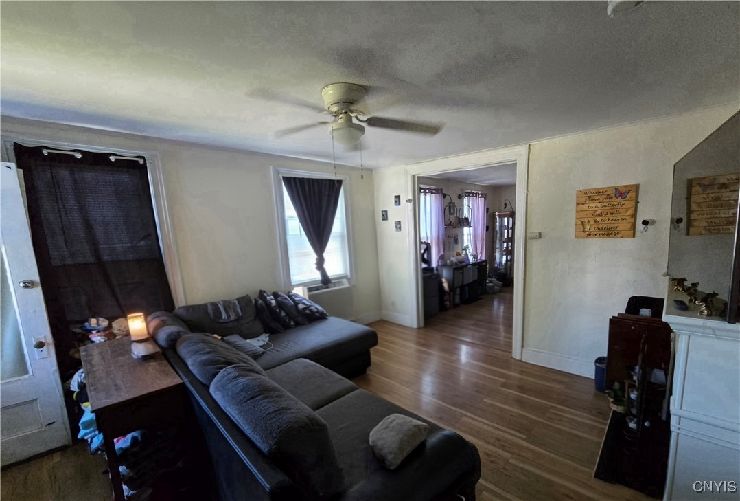 9 Cayuga Street Auburn, NY 13021 - Photo 13 of 24 Living room (apt. 1)