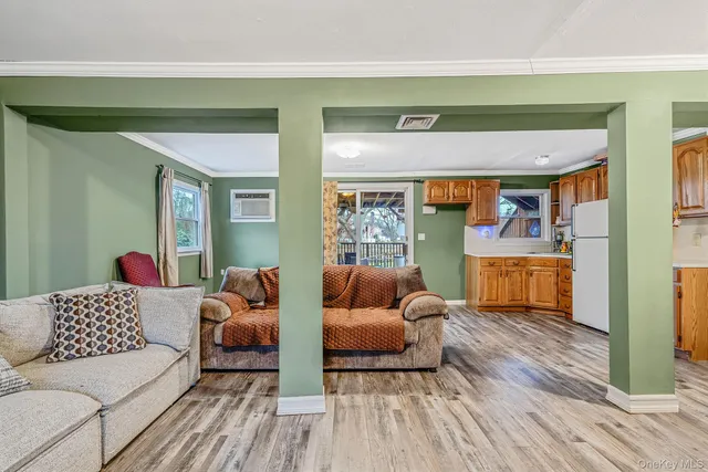 $679,999 | 154 A Woodrow Parkway, West Babylon, NY 11704