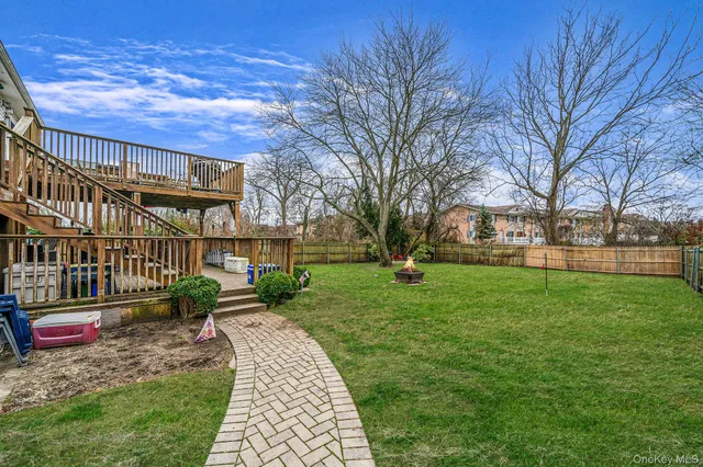 $679,999 | 154 A Woodrow Parkway, West Babylon, NY 11704