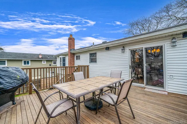 $679,999 | 154 A Woodrow Parkway, West Babylon, NY 11704