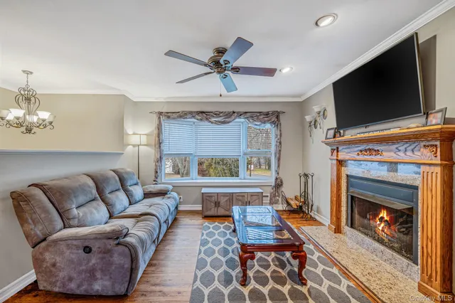 $679,999 | 154 A Woodrow Parkway, West Babylon, NY 11704