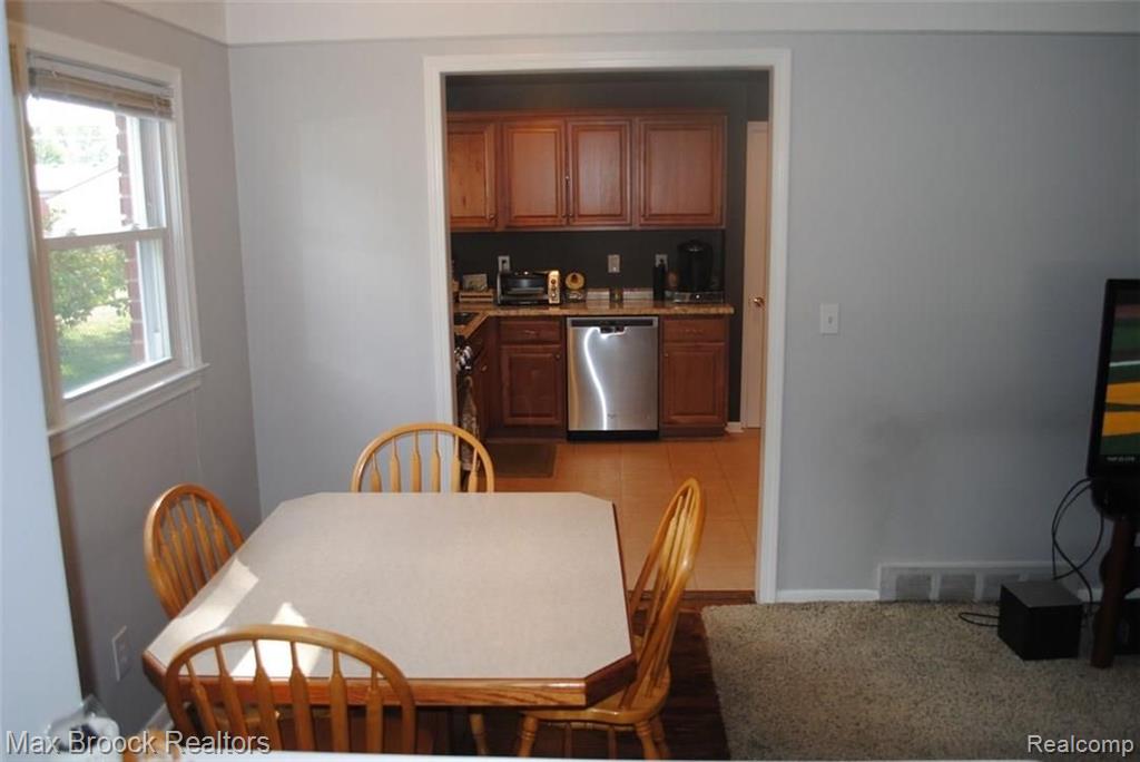 8855 Henry Ruff Road Livonia, MI 48150 - Photo 9 of 17