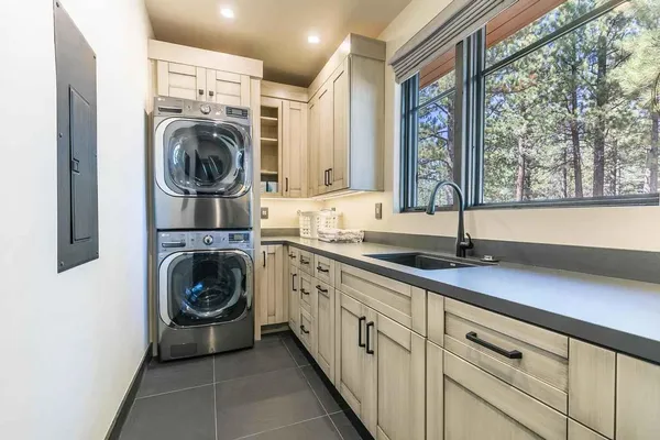 $685,000 | 7770 Lahontan Drive, Truckee, CA 96161