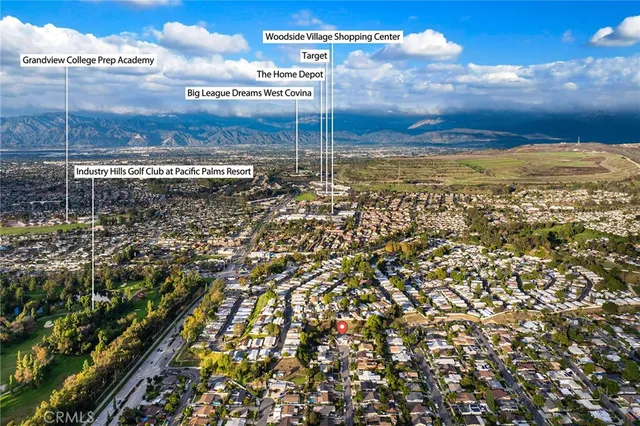 a view of a water fountain