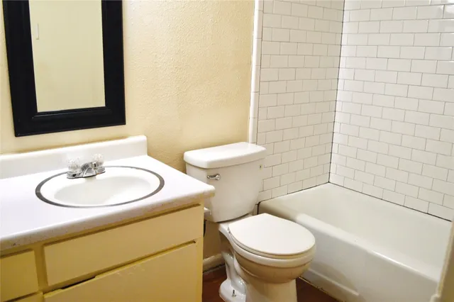 $850 | 4709 Harmon Avenue, Unit 315, Austin, TX 78751