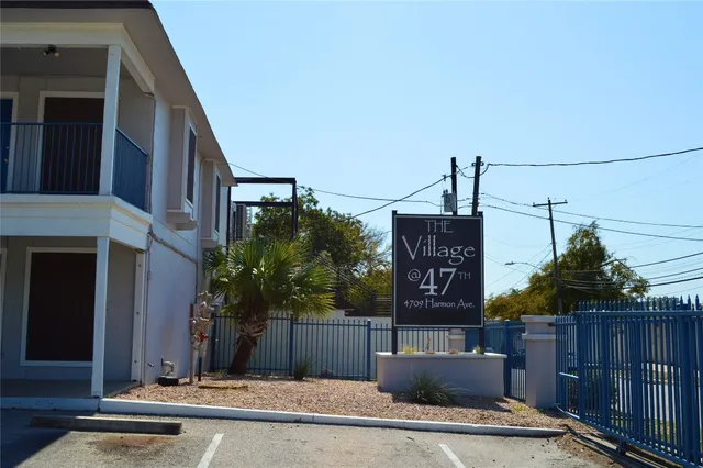 $850 | 4709 Harmon Avenue, Unit 315, Austin, TX 78751