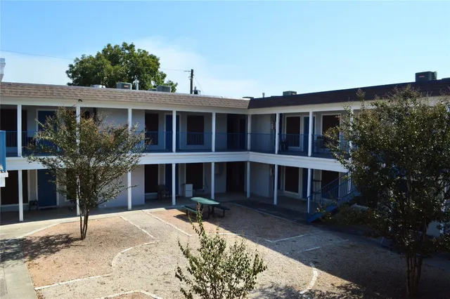 $850 | 4709 Harmon Avenue, Unit 315, Austin, TX 78751