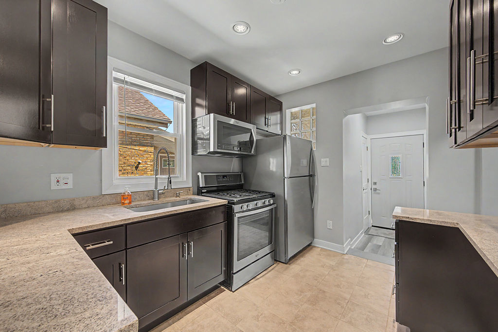 4945 West Addison Street Chicago, IL 60641 - Photo 27 of 47