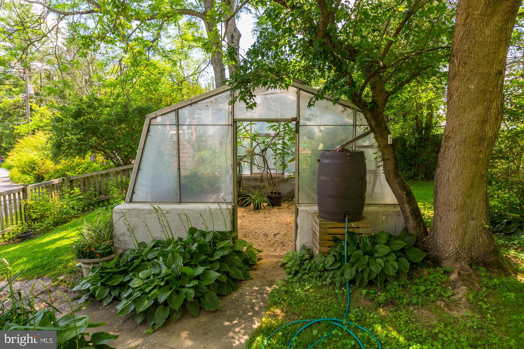 15400 Layhill Road Silver Spring, MD 20906 - Photo 29 of 42 Green house conveys!