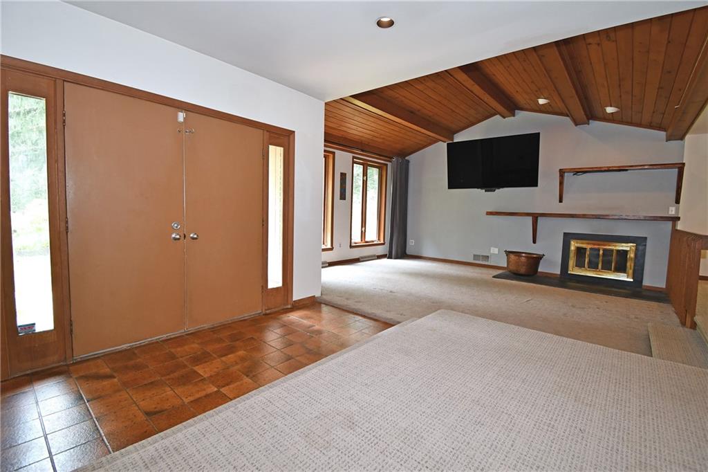 986 Segar Road Pittsburgh, PA 15243 - Photo 4 of 48