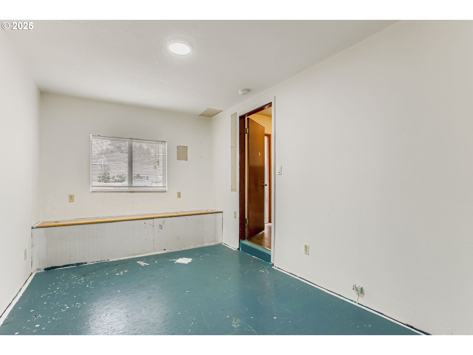 14555 Northeast Knott Court Portland, OR 97230 - Photo 26 of 40 a view of an empty room with window