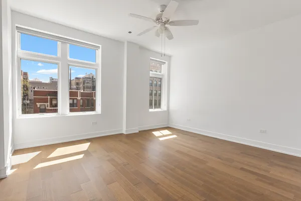 $925,000 | 434 West Melrose Street, Unit 302, Chicago, IL 60657