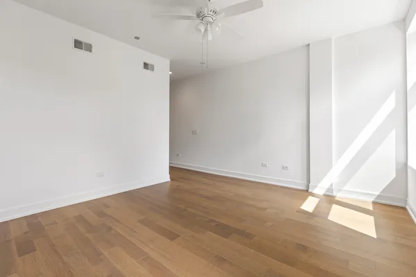 $925,000 | 434 West Melrose Street, Unit 302, Chicago, IL 60657