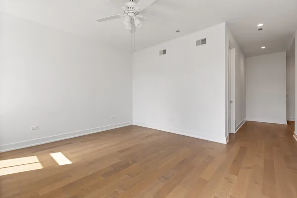 $925,000 | 434 West Melrose Street, Unit 302, Chicago, IL 60657