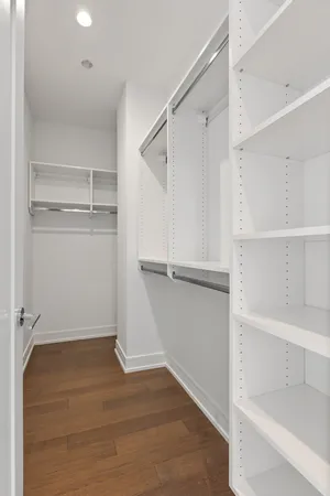 $925,000 | 434 West Melrose Street, Unit 302, Chicago, IL 60657