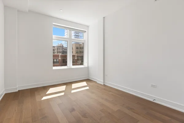 $925,000 | 434 West Melrose Street, Unit 302, Chicago, IL 60657
