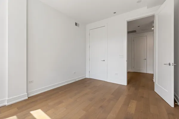 $925,000 | 434 West Melrose Street, Unit 302, Chicago, IL 60657