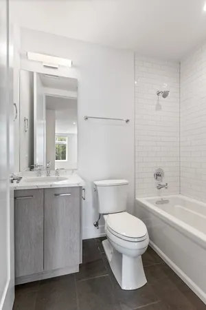 $925,000 | 434 West Melrose Street, Unit 302, Chicago, IL 60657