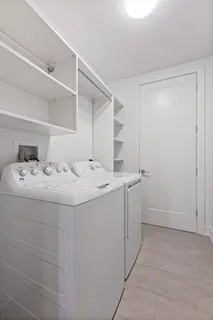 $925,000 | 434 West Melrose Street, Unit 302, Chicago, IL 60657