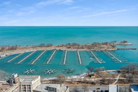 $925,000 | 434 West Melrose Street, Unit 302, Chicago, IL 60657