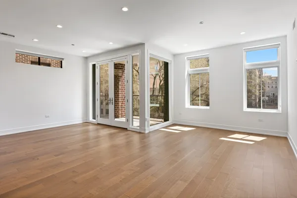 $925,000 | 434 West Melrose Street, Unit 302, Chicago, IL 60657