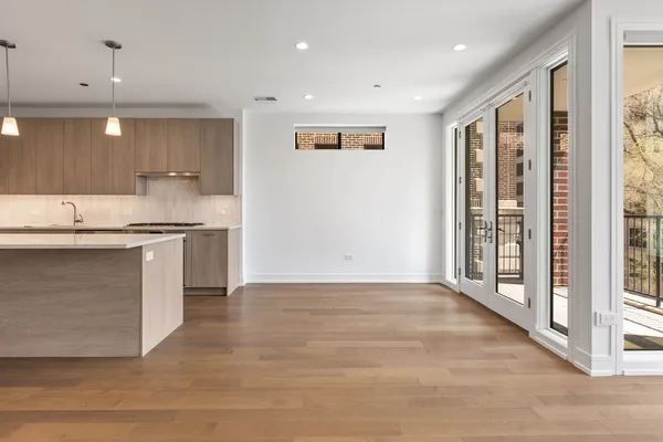 $925,000 | 434 West Melrose Street, Unit 302, Chicago, IL 60657