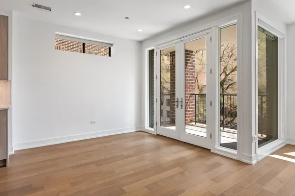 $925,000 | 434 West Melrose Street, Unit 302, Chicago, IL 60657