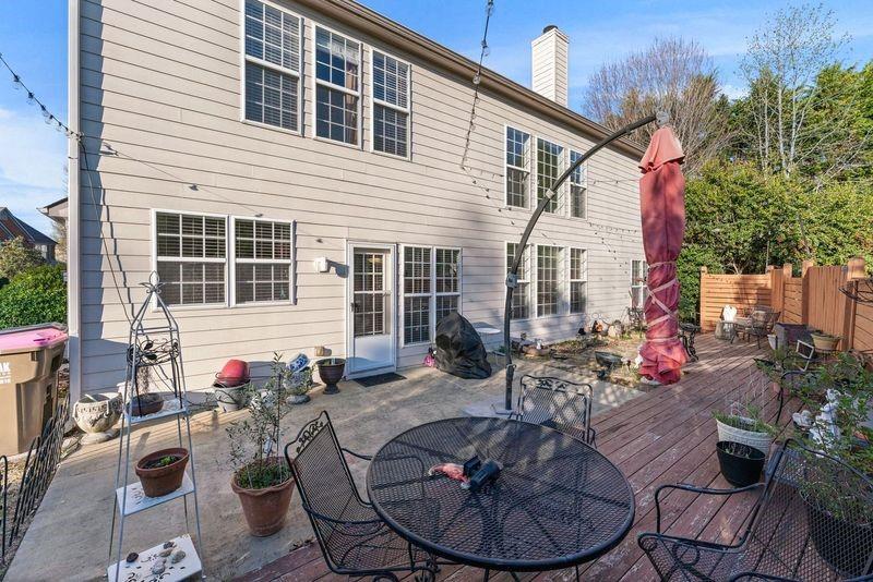 135 Splinter Court Suwanee, GA 30024 - Photo 35 of 47 a house view with a sitting space