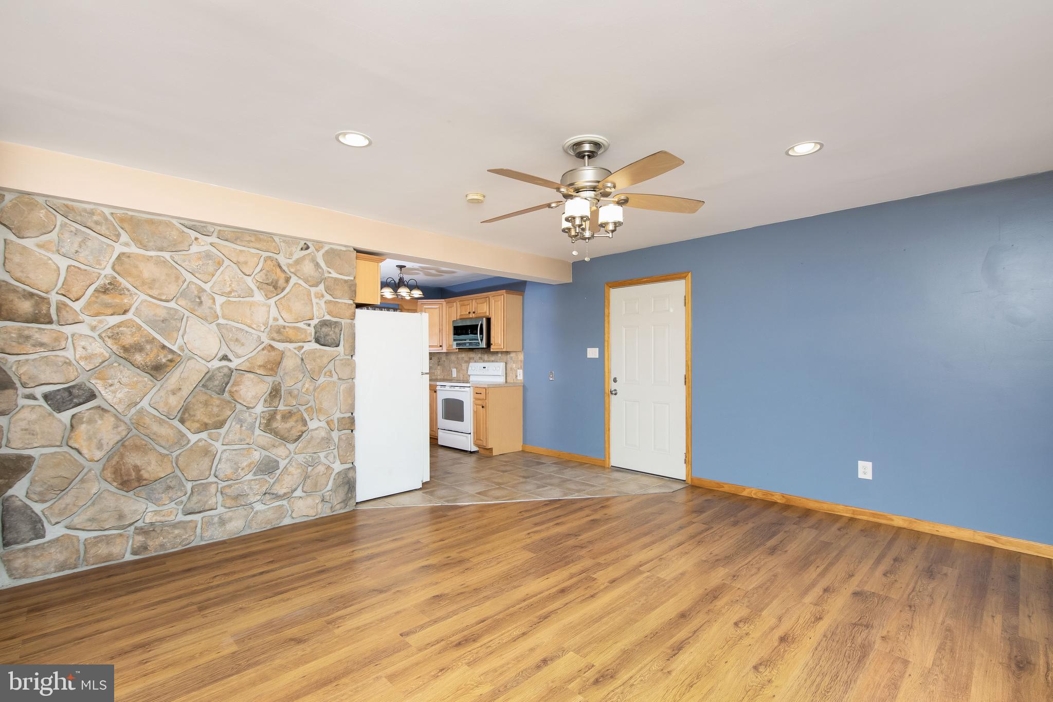 27 Winding Road Levittown, PA 19057 - Photo 13 of 36 Gallery Image 13