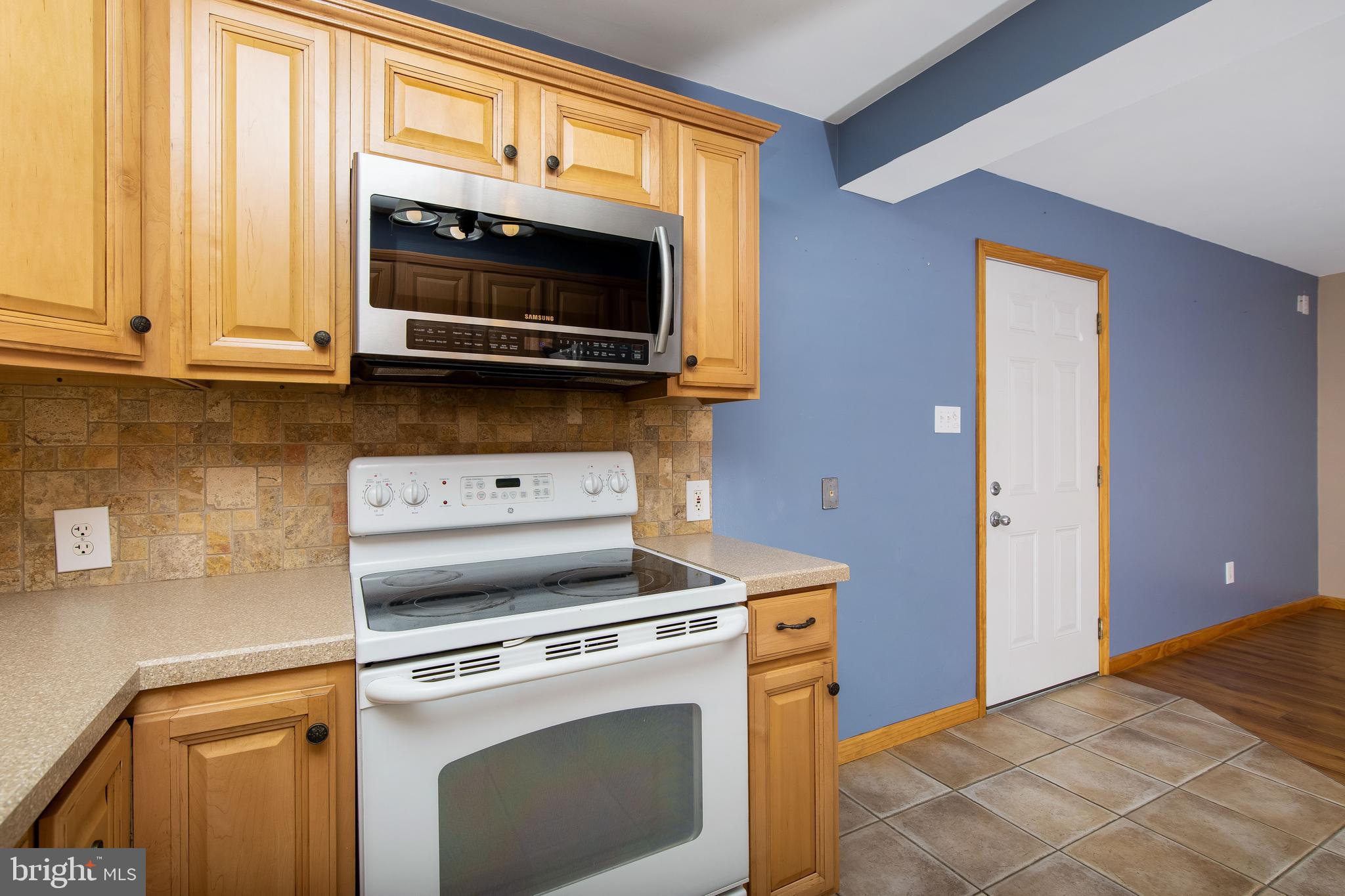27 Winding Road Levittown, PA 19057 - Photo 18 of 36 Gallery Image 18